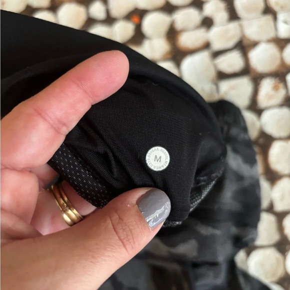 Lululemon Men’s Pace Breaker Linerless Camo Shorts - Picture 5 of 5